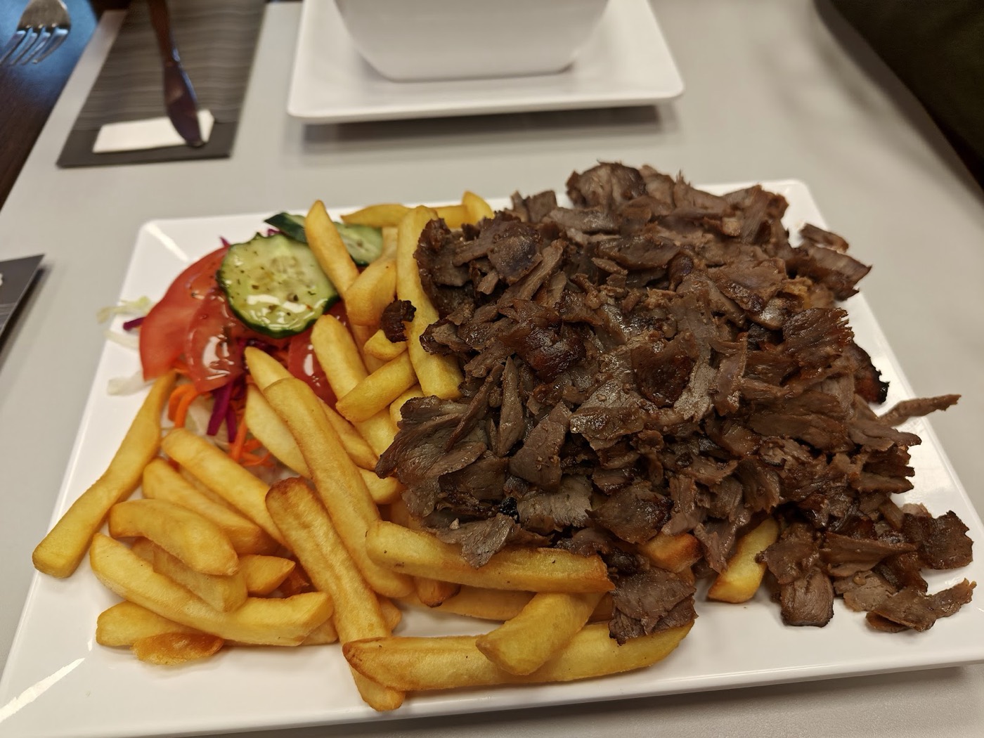 Dönerschotel met verse friet